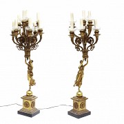Dos candelabros de metal, s.XX