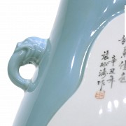 Jarrón de porcelana esmaltada, Jingdezhen, 1961.