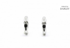 Pair of earrings in 18k white gold with diamonds.
