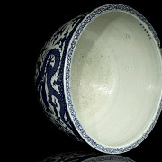 Large dragon fishbowl, blue and white, Ming dynasty, Longqing (1567 - 1572)