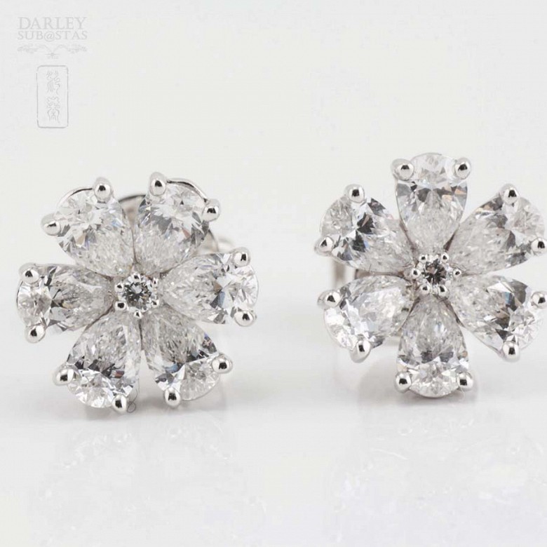 18k white gold earrings and diamonds