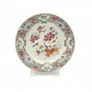 A chinese porcelain plate, 18th century