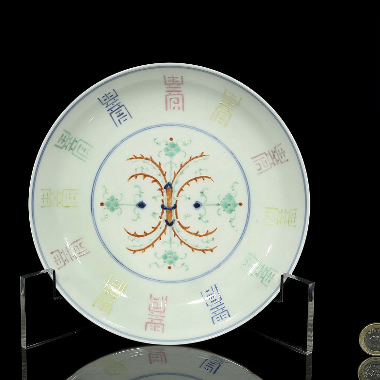 Plato de porcelana con caracteres, con marca Guangxu