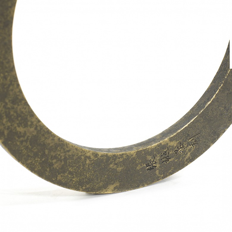 Gilded metal ring with characters, 20th Century