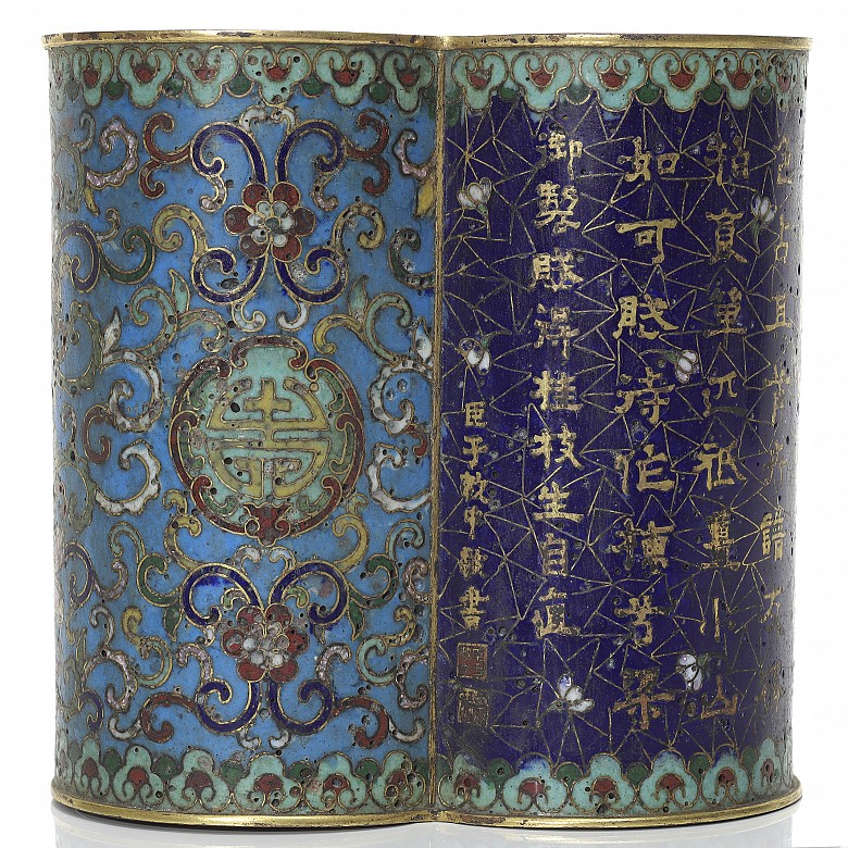 Bote para pinceles en esmalte cloisonné, dinastía Qing