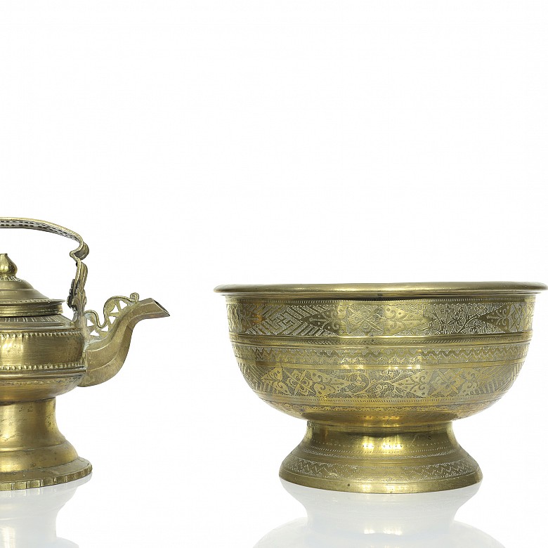 Brass teapot and bowl, Indonesia, 19th century - 5