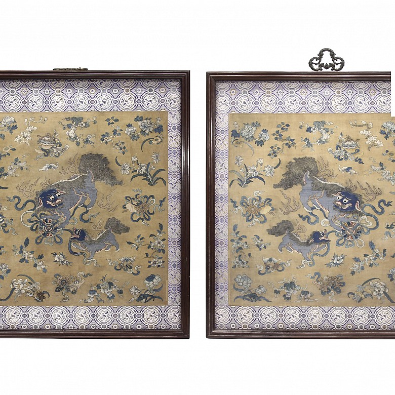 Pareja de tejidos de seda enmarcados, China, s.XVIII-XIX