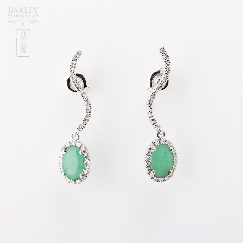 Earrings with 1.56 cts Emerald  and diamonds in 18k white gold - 3