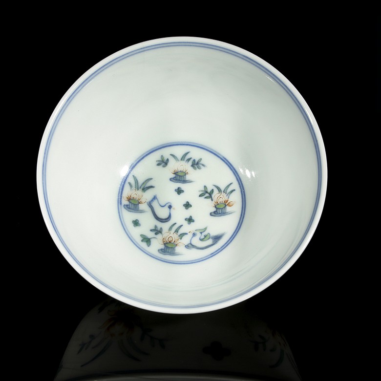 Porcelain enameled bowl, with Qianlong trademark