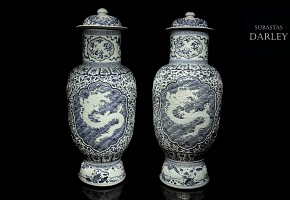 Pair of large vases with dragons, 20th century