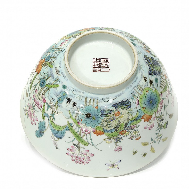 Cuenco de lotos en porcelana esmaltada, dinastía Qing