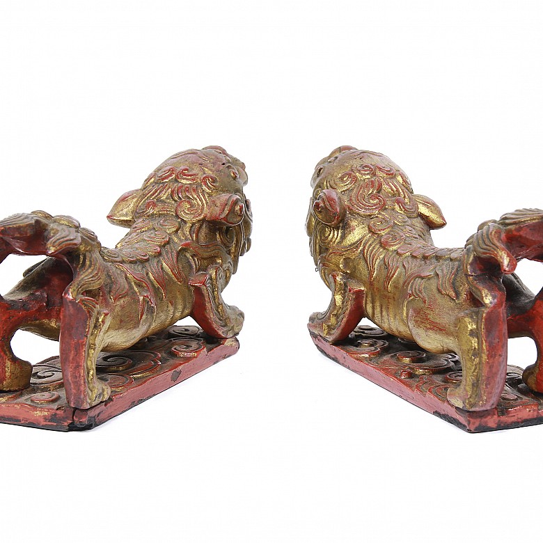 Pair of wooden lions, Indonesia, 20th century
