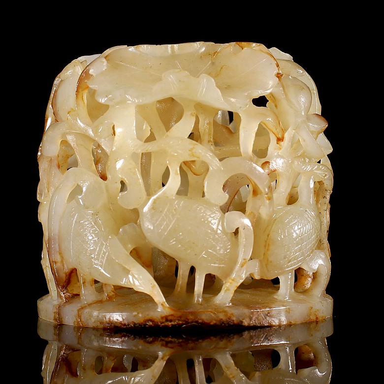White jade censer cover with patina, Ming Dynasty