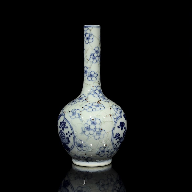 Porcelain enamelled high-necked vase, 20th century - 3