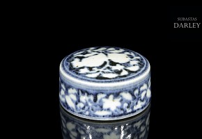 Chinese porcelain paperweight, 20th century