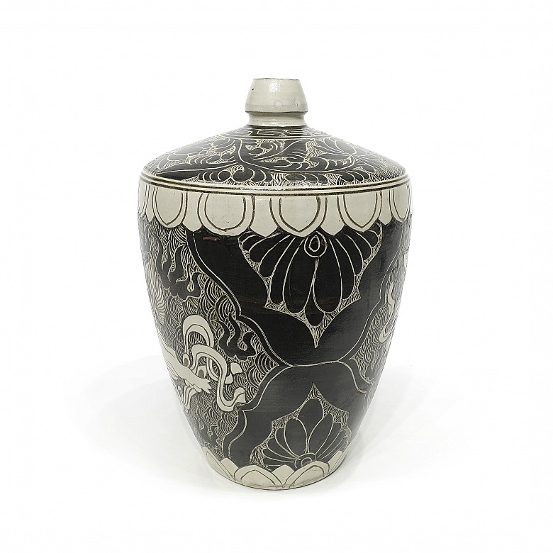 Ceramic bottle, Cizhou style.