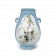 Glazed porcelain vase, Jingdezhen, 1961.