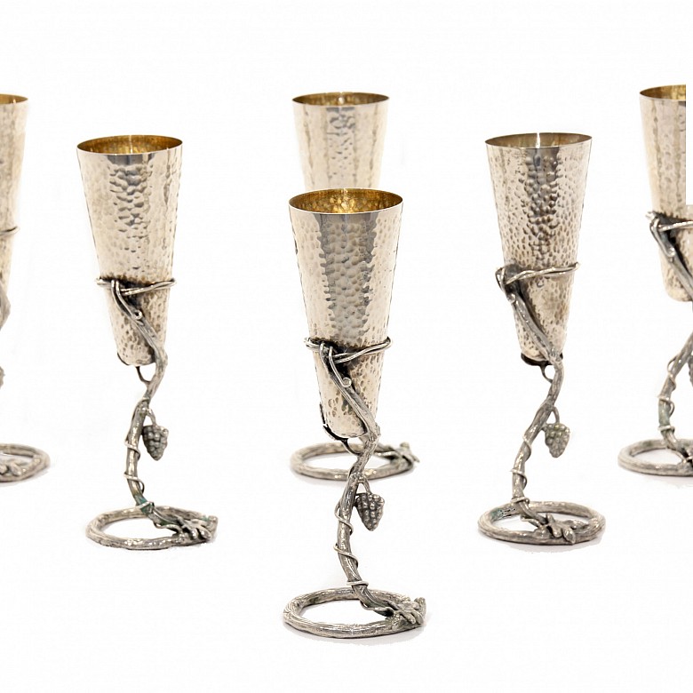 Lot of 6 glasses of champagne with vine foot.