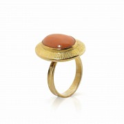 18k Yellow gold and coral ring