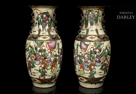 Pareja de jarrones con guerreros, Nanking, dinastía Qing