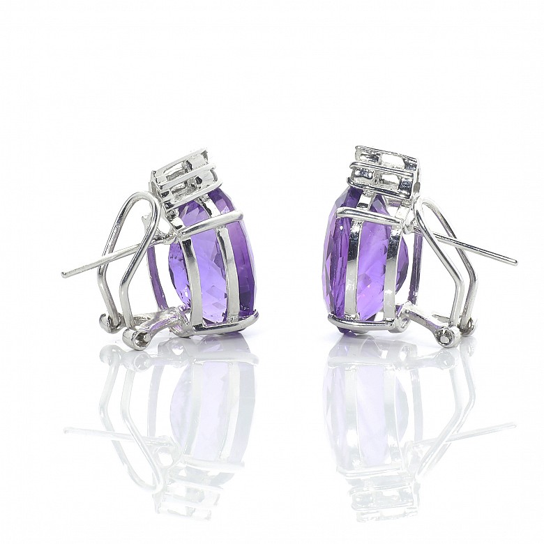Earrings in 18k white gold with amethysts and diamonds