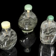 Three hand-painted glass snuff bottles - 6
