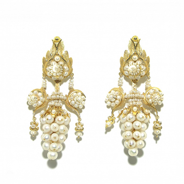 Pendientes de oro amarillo 18 k y perlas en forma de racimo
