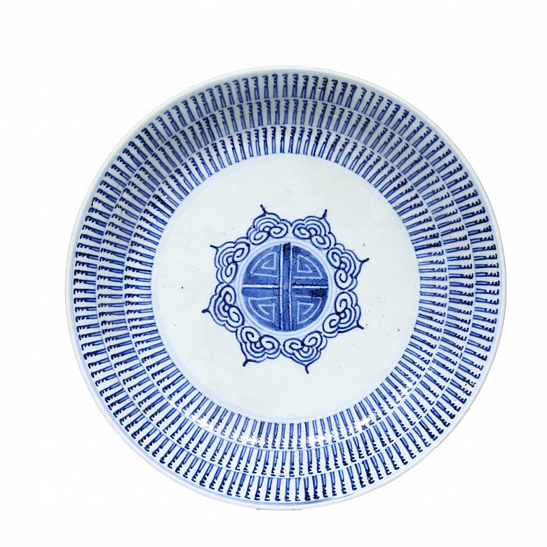 Plato de porcelana azul y blanco, dinastía Qing (1644-1912), s.XIX
