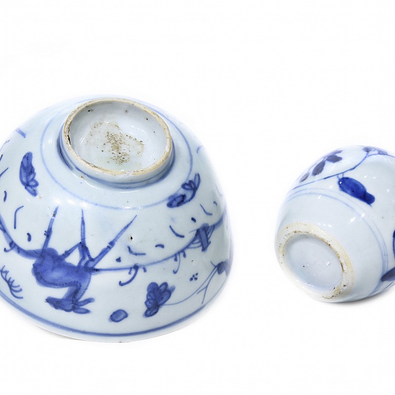 Lote de recipientes, decoración azul y blanco, dinastía Ming tardía.