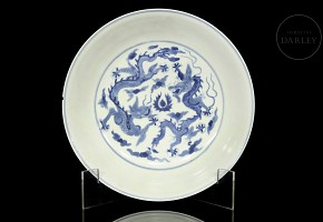 Blue and white porcelain plate 