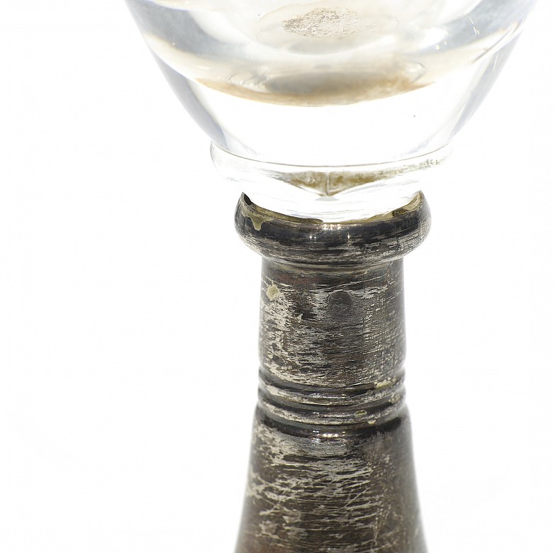Set of eight champagne flutes with silver stem, 20th century