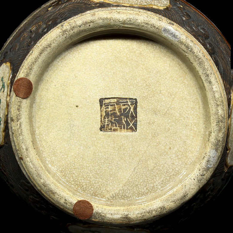 Jarrón de porcelana con guerreros, Nanjing, S.XX