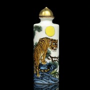 Botella de rapé en porcelana esmaltada, con marca Yongzheng