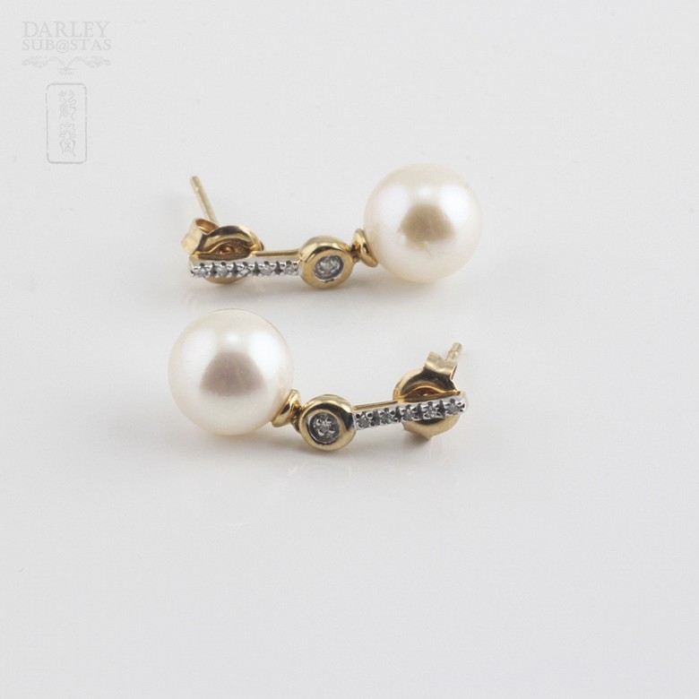 Pendientes perla blanca redonda y diamante en oro amarillo - 2