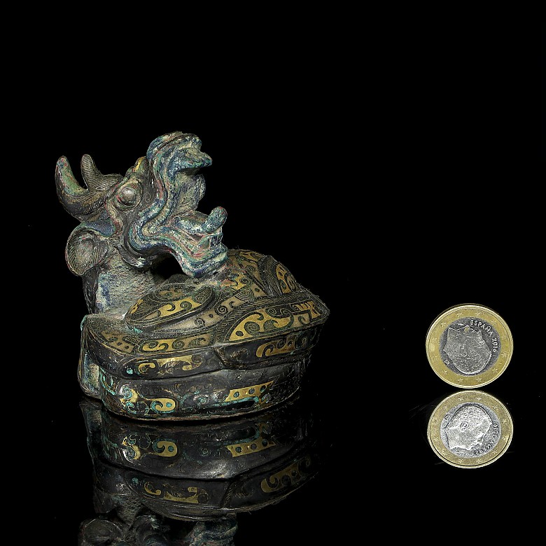 Gold and silver bronze figure, Warring States style