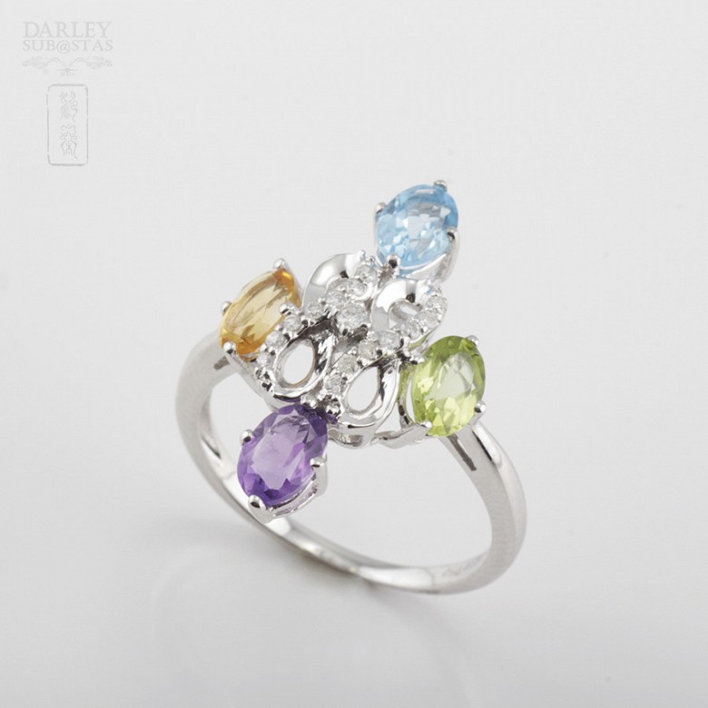 Fantástico anillo en oro blanco con gemas semipreciosa y diamantes - 1