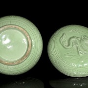 Circular glazed ceramic box, 20th century