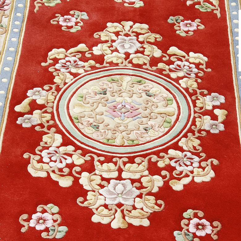 Tres alfombras de lana, China, S.XX - 2