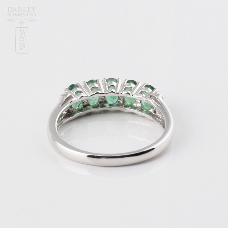 ring with 1.05 cts emerald and diamonds in 18k white gold - 2