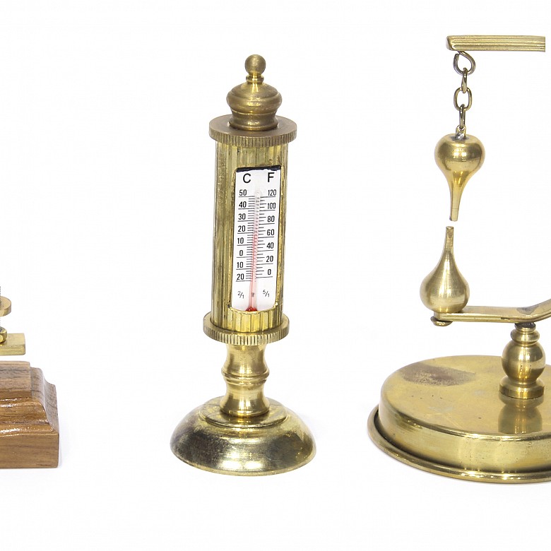 Conjunto de seis pequeños objetos de medición, s.XX - 3