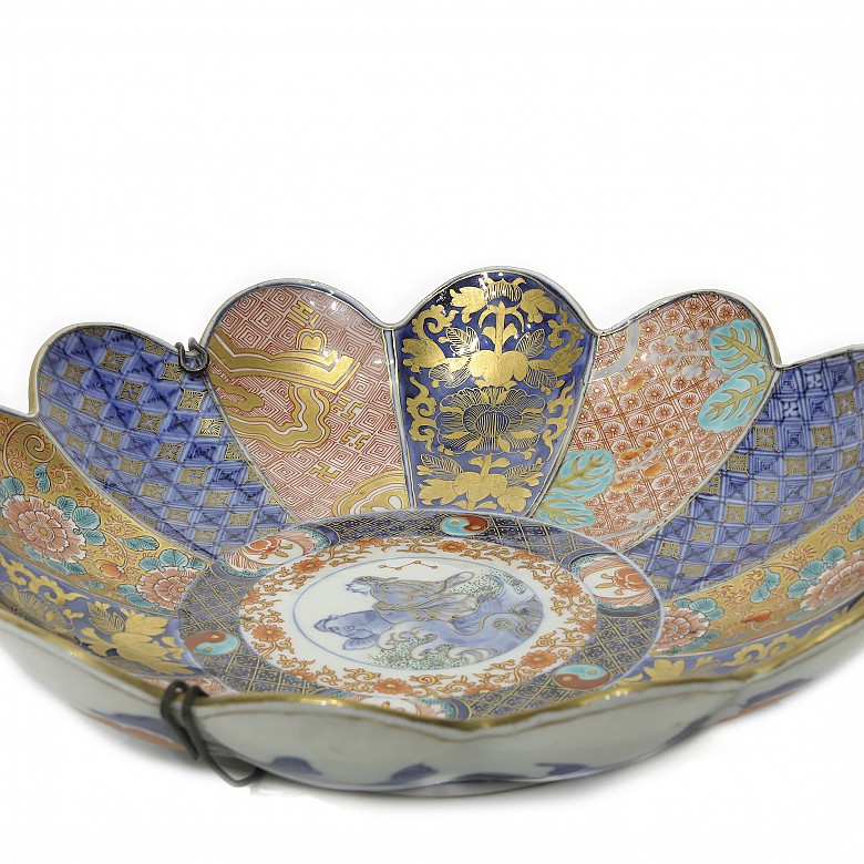 Porcelain enameled lobed dish, Japan, 20th century