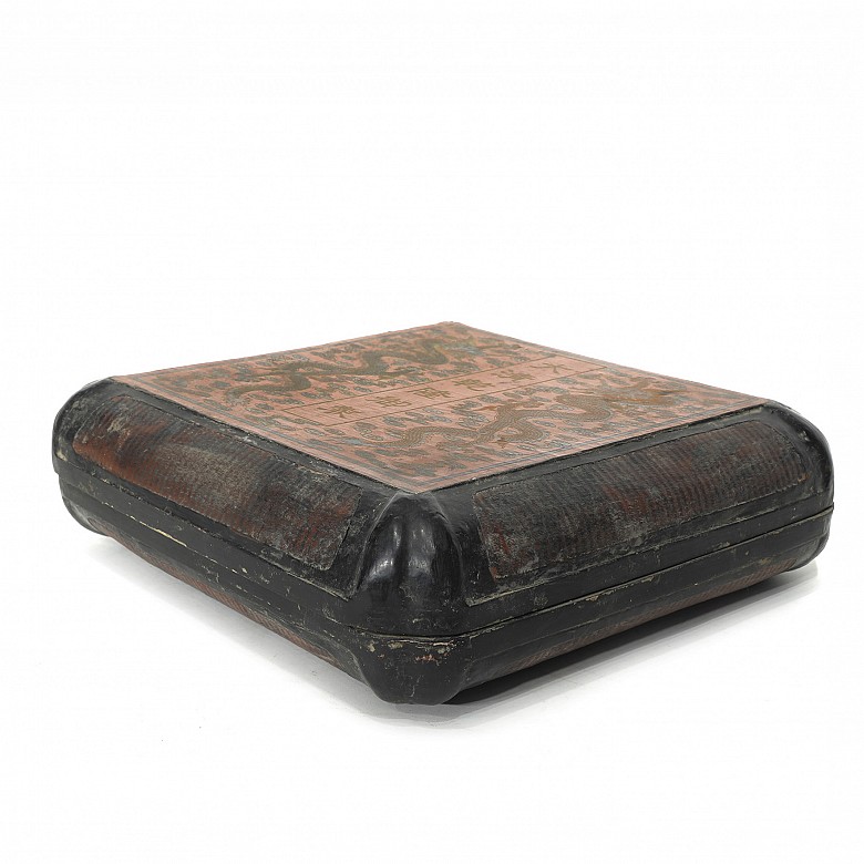 Caja de madera lacada con dragones, dinastía Qing