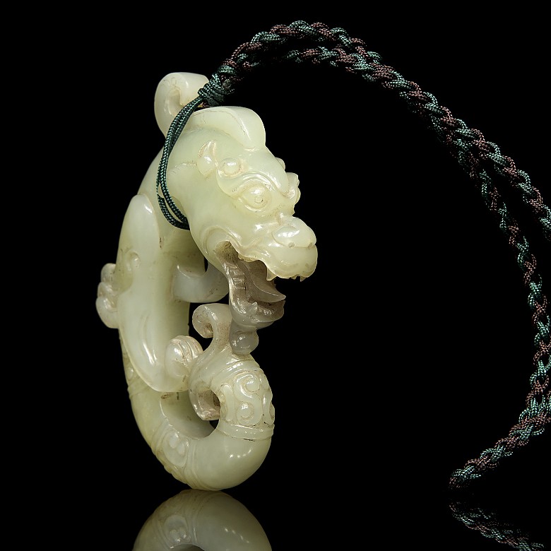 Yellow jade dragon-shaped ornament, Han Dynasty