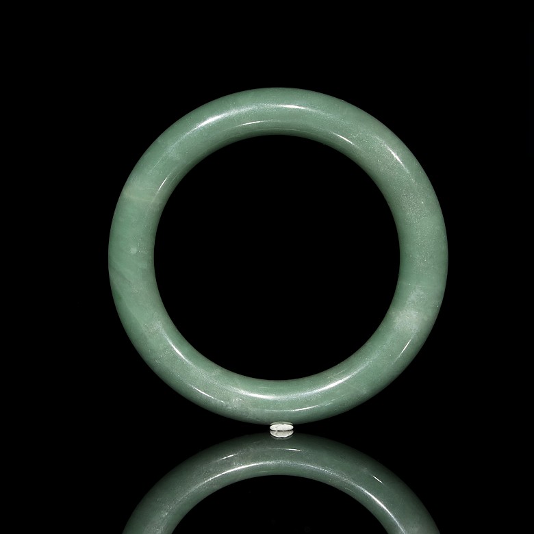 Carved jadeite bracelet, 20th century