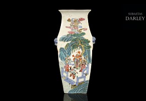 A chinese vase with a mountain scene, 19th-20th century
