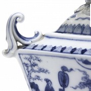 Chinese porcelain tureen, 20th century