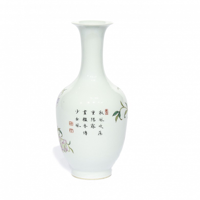 Porcelain vase, China.