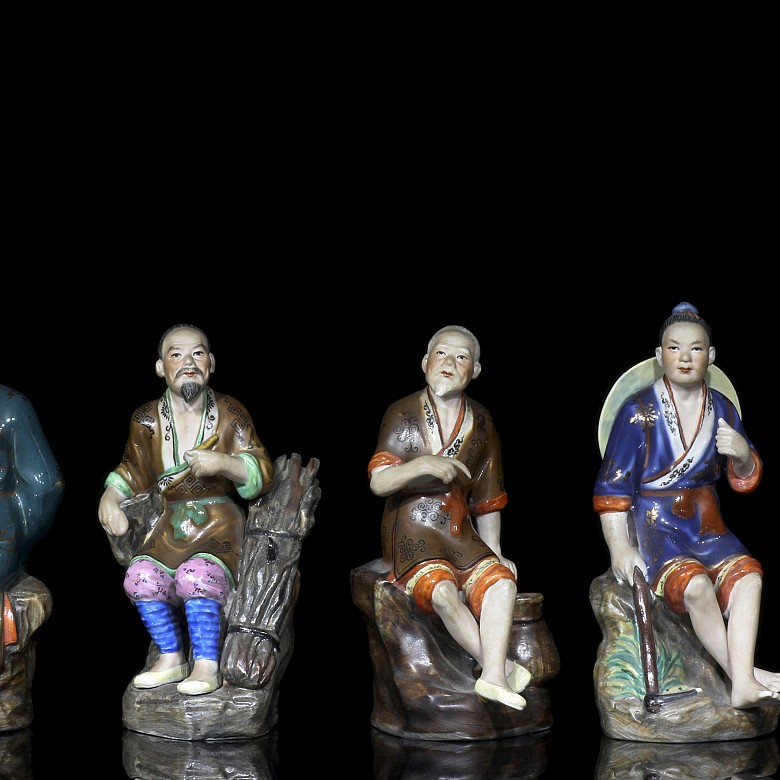 Cuatro figuras de cerámica, med.S.XX