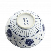 Bowl of peonies in blue and white porcelain, 20th century - 2