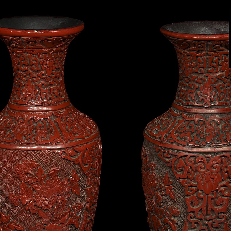 Pair of red lacquer vases, 20th century - 3